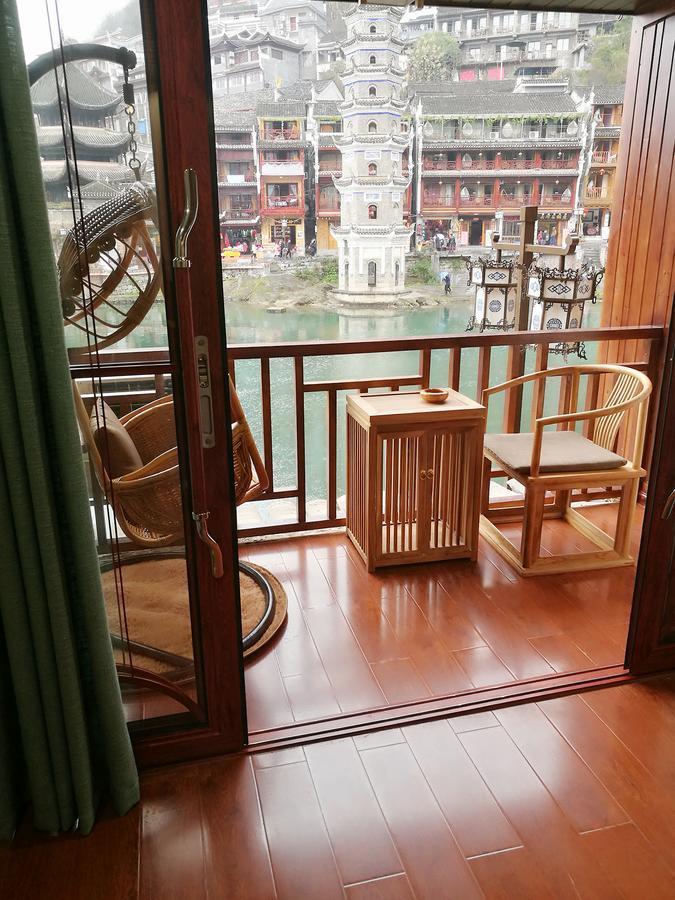 沱江缘民宿 Fenghuang Extérieur photo