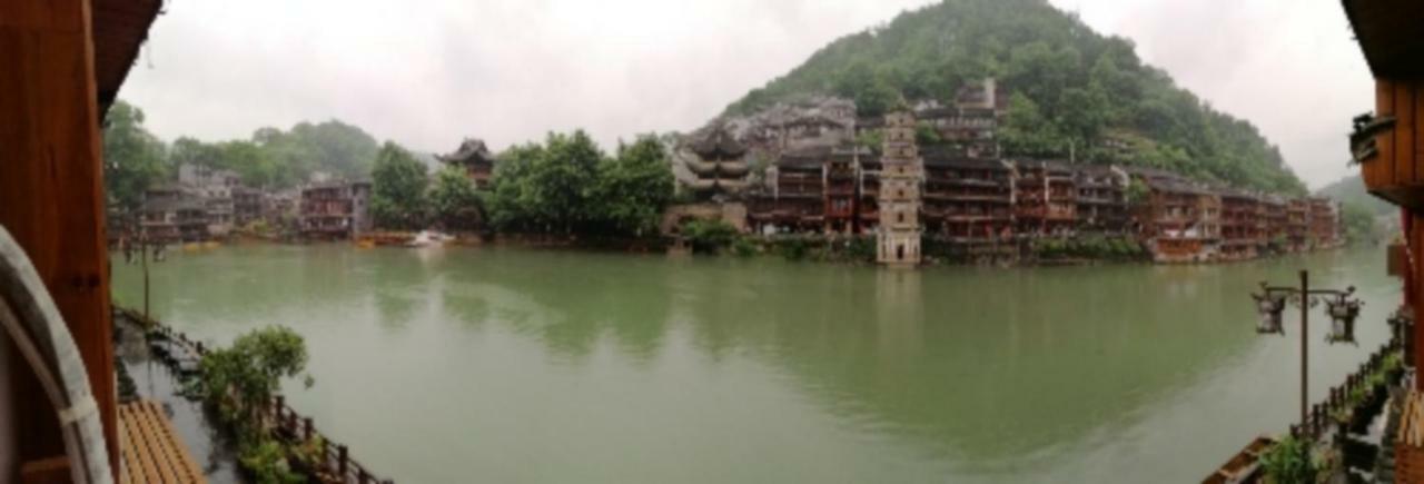 沱江缘民宿 Fenghuang Extérieur photo